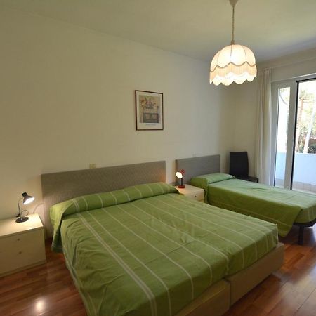 Villa A Lignano Pineta 利尼亚诺萨比亚多罗 外观 照片