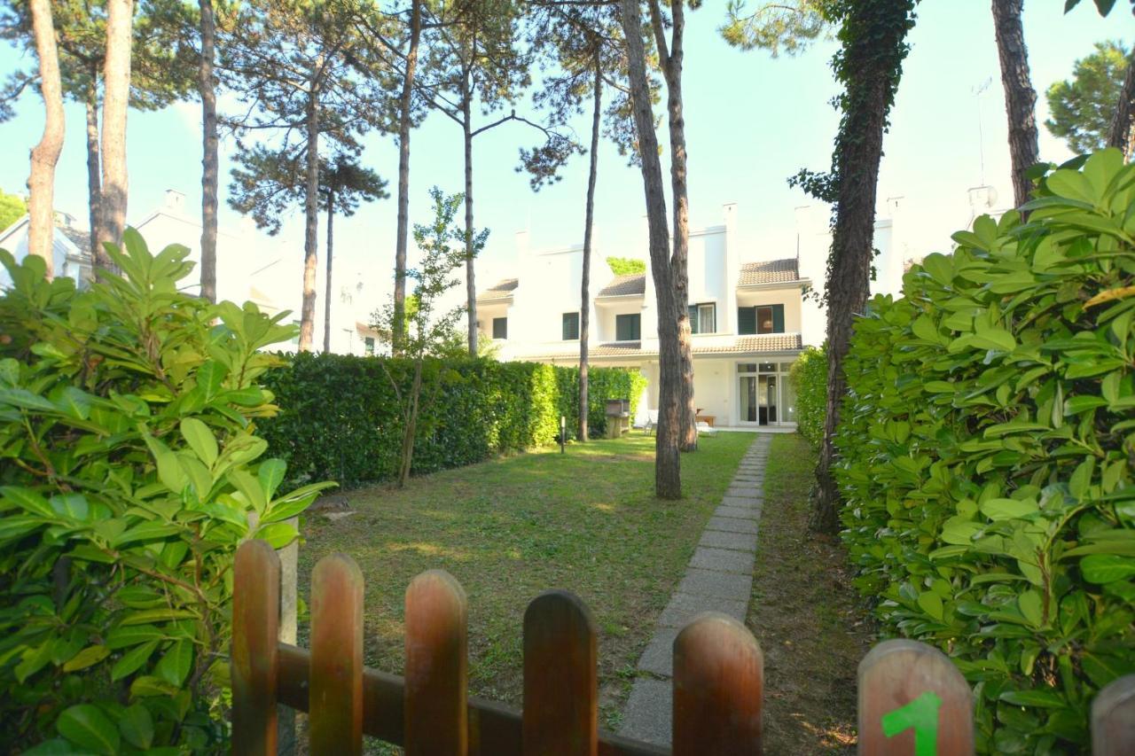 Villa A Lignano Pineta 利尼亚诺萨比亚多罗 外观 照片